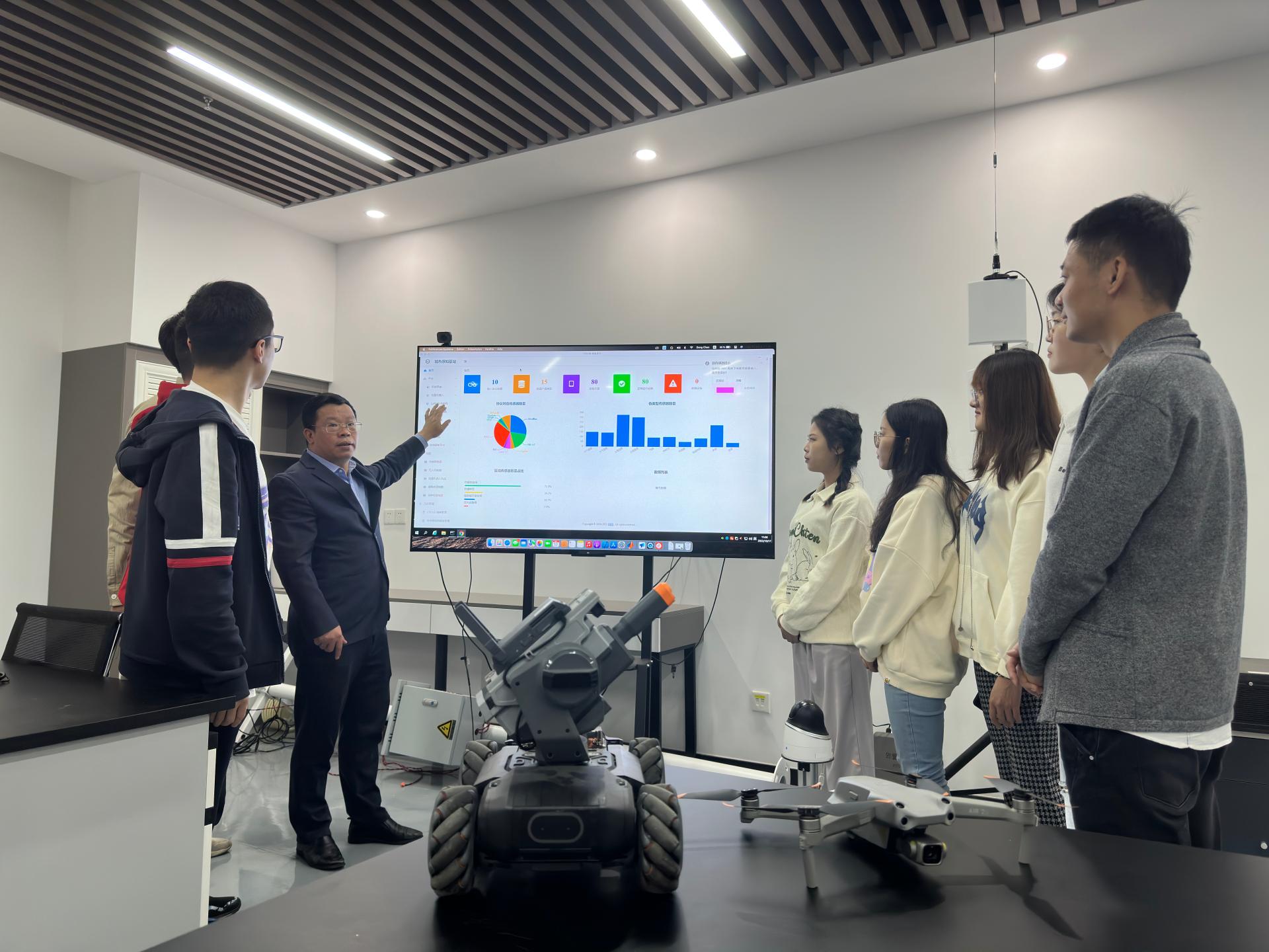 七秩榮光 · 譜寫華章 科技創新立潮頭 · 中流擊水正當時——聚焦高等研究院計算機軟硬件研發征程